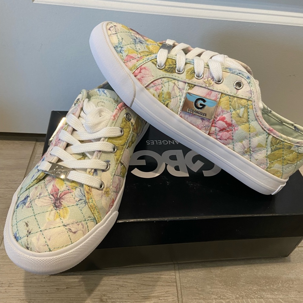 GBG women's fashion sneakers size 7